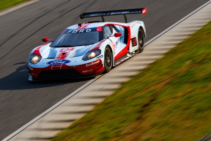 Die Ford GT fahren im Lime Rock Park zum Sieg und auf Rang drei für Dirk Müller