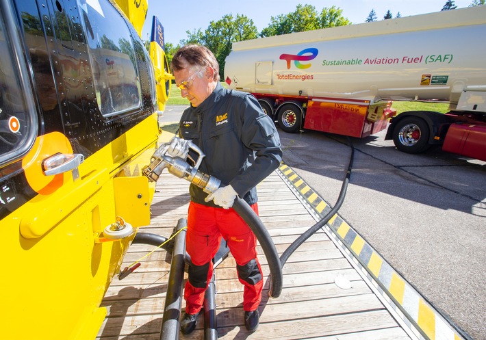 Neuer Meilenstein in der internationalen Luftfahrt: Erster Rettungshubschrauber fliegt mit Bio-Kerosin