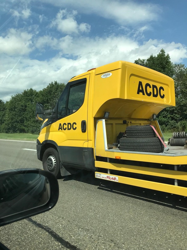 Achtung Abzocke: Falsche Pannenhelfer wieder in Ost- und Südosteuropa unterwegs Störsender verhindern Anruf bei ADAC Auslandsnotrufstation ADAC Partnerclubs helfen vor Ort