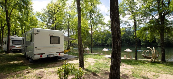 Neu: Camper weltweit mieten mit der ADAC Wohnmobilvermietung und TUI Buchung mit deutschen Vertragsbedingungen ADAC Mitglieder erhalten 3 Prozent Rabatt Die fünf wichtigsten Tipps für die Buchung