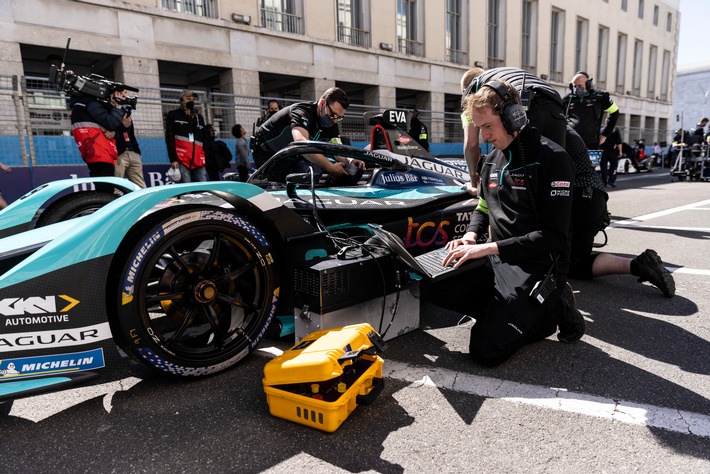 Jaguar TCS Racing: Die Software ist das Herzstück bei der Entwicklung elektrischer Renn- und Serienwagen