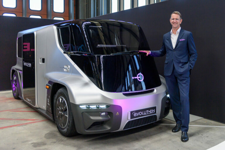 e.Volution präsentiert das elektrische Shuttle META für Berufspendler auf dem Greentech Festival