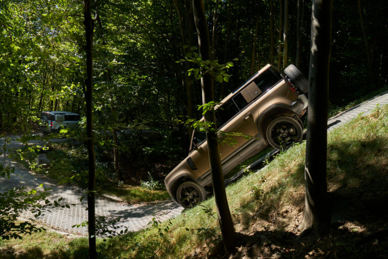 Land Rover eröffnet das neue Land Rover Experience Center 2.0 in Wülfrath