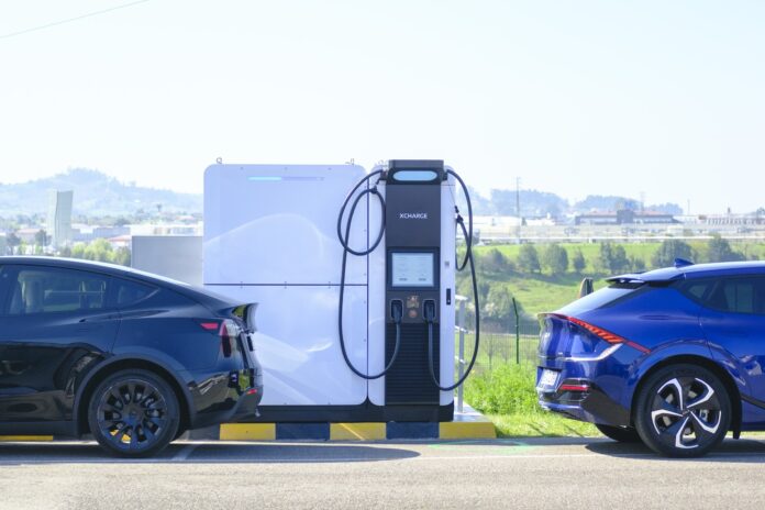 Zukunftsweisende Ladelösungen von XCharge: Net Zero Series mit Eichrecht-Zertifizierung