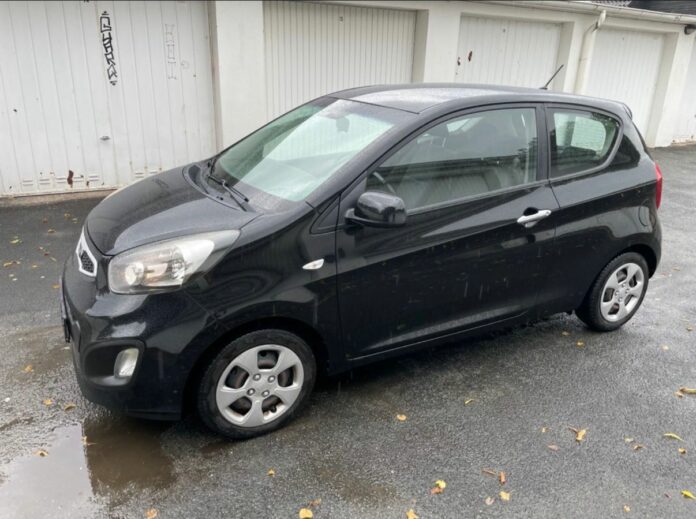 Haushaltsmittel gegen Autoaufkleber: Was hilft wirklich?