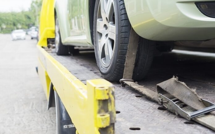 Die Vor- und Nachteile eines Verkaufs an Zwischenhändler beim Autoankauf mit Motorschaden