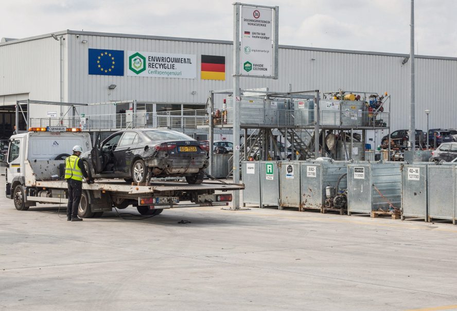 freepik__professional-car-scrapping-process-in-germany-cert__12557-e1771288354616