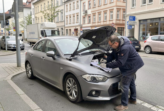 Welche Rolle spielen zertifizierte Verwerter in der E-Auto Entsorgung? Ein Überblick über deren Verantwortlichkeiten und Zertifizierungsprozesse